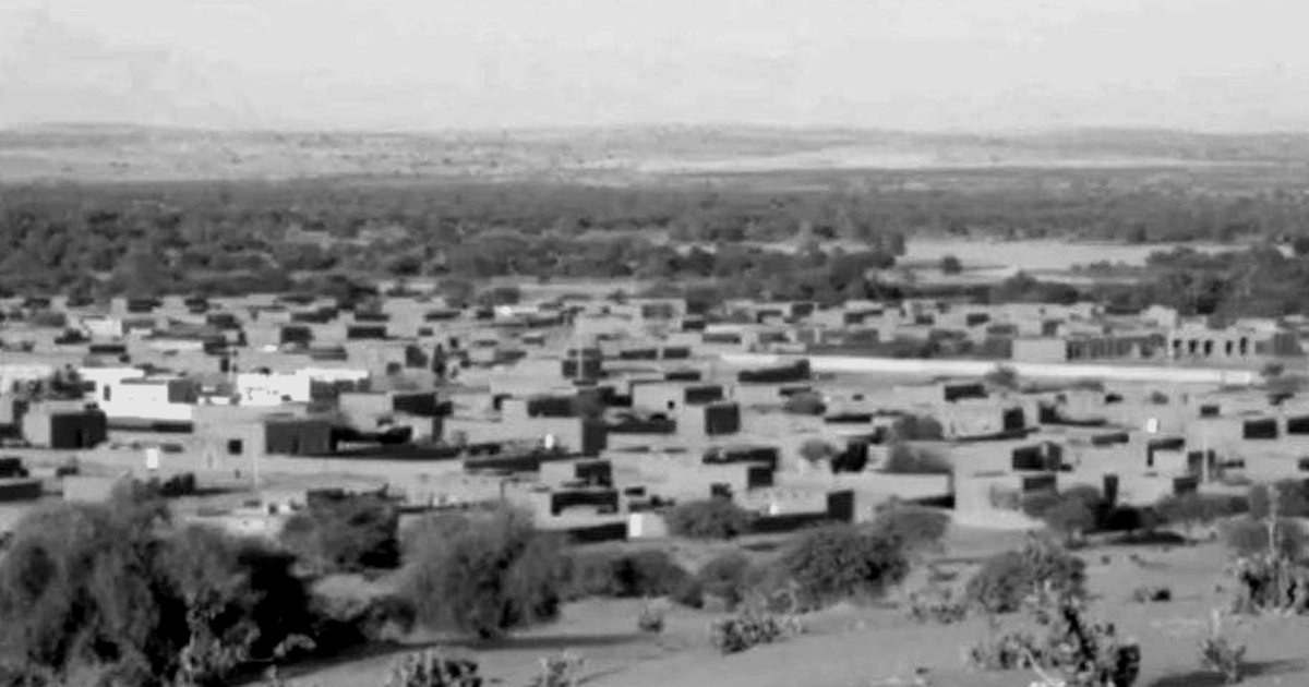 ميناكا من أعلى الكثيب، على نحو أربعين كيلومترًا شمال Tagadayat. صورة قدّمها Hamadine AG MOCTAR.
